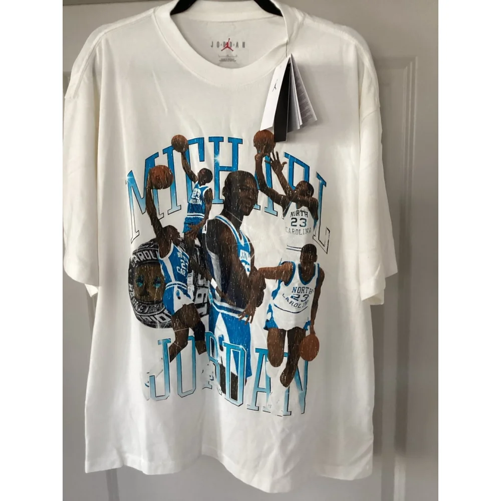 Jordan Flight Essentials Men’s Graphic T-Shirt Size: Large Color: Sail